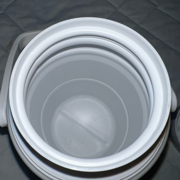 Coleman 1 1/2 litre Drink Thermos - Picture 7 of 8